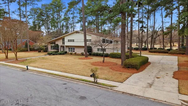 $575,000 | 1602 Greenbriar Road, Kinston, NC 28501