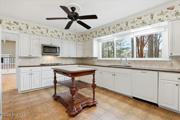 $575,000 | 1602 Greenbriar Road, Kinston, NC 28501