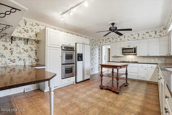 $575,000 | 1602 Greenbriar Road, Kinston, NC 28501