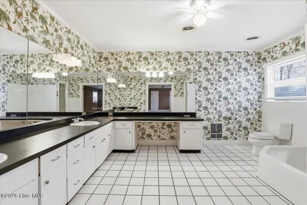 $575,000 | 1602 Greenbriar Road, Kinston, NC 28501