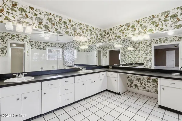 $575,000 | 1602 Greenbriar Road, Kinston, NC 28501