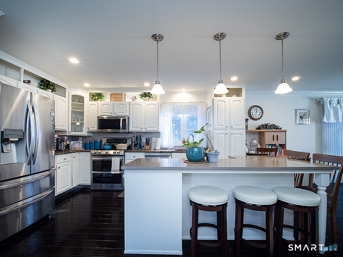 52 Kyle Court Meriden, CT 06450 - Photo 3 of 32