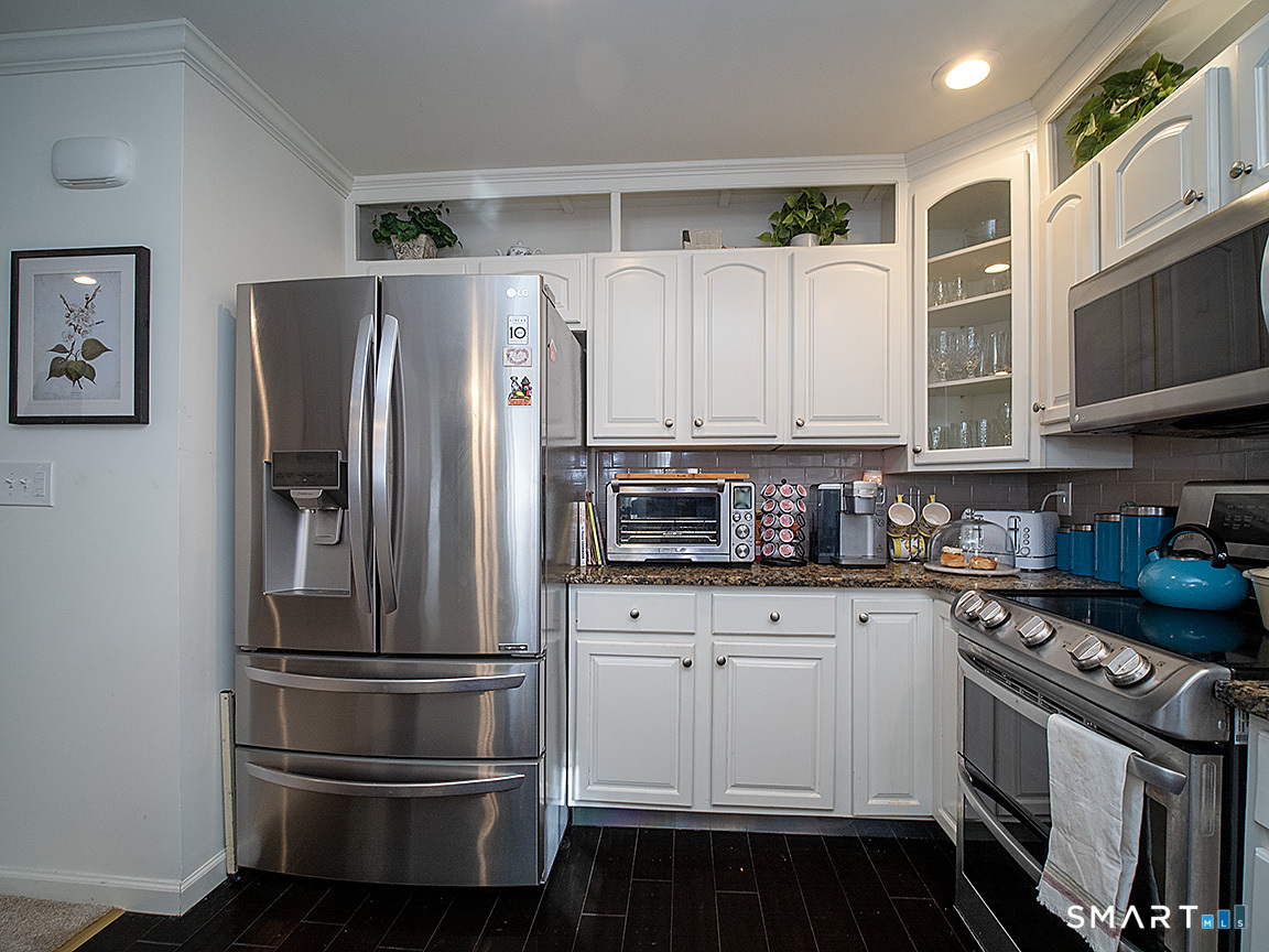 52 Kyle Court Meriden, CT 06450 - Photo 5 of 32