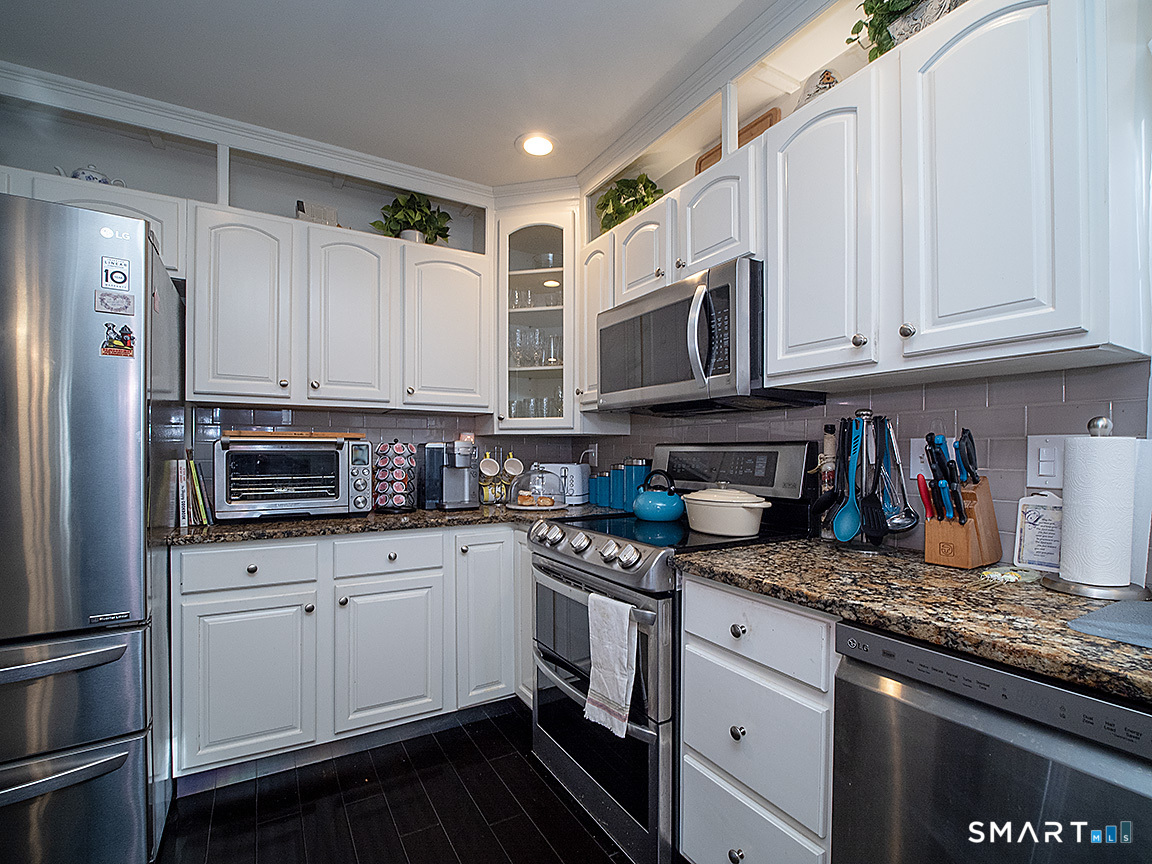 52 Kyle Court Meriden, CT 06450 - Photo 6 of 32