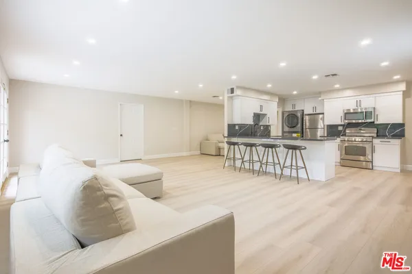 $5,500 | 22022 Lopez Street, Woodland Hills, CA 91364