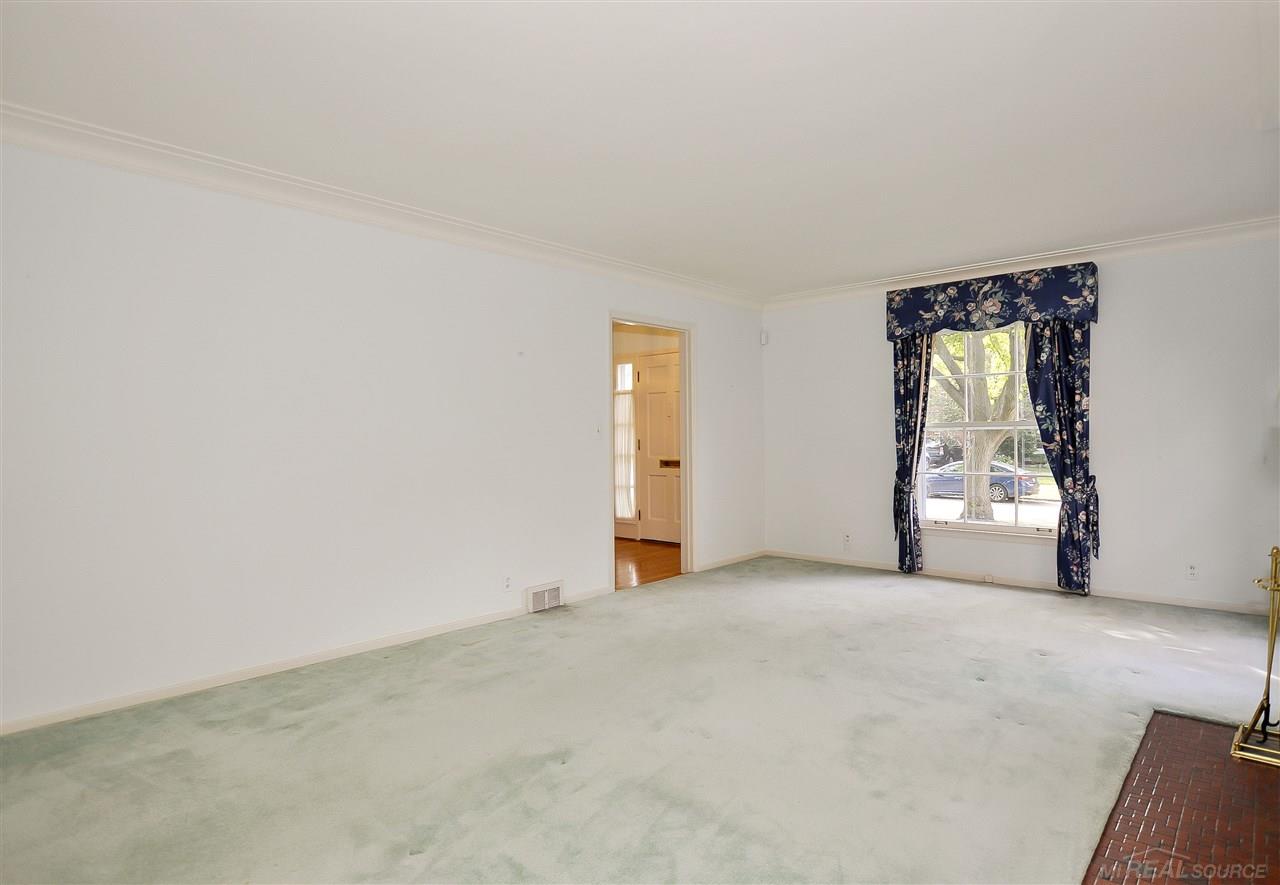 433 Roland Road Grosse Pointe, MI 48236 - Photo 7 of 38 31354659-6.JPG