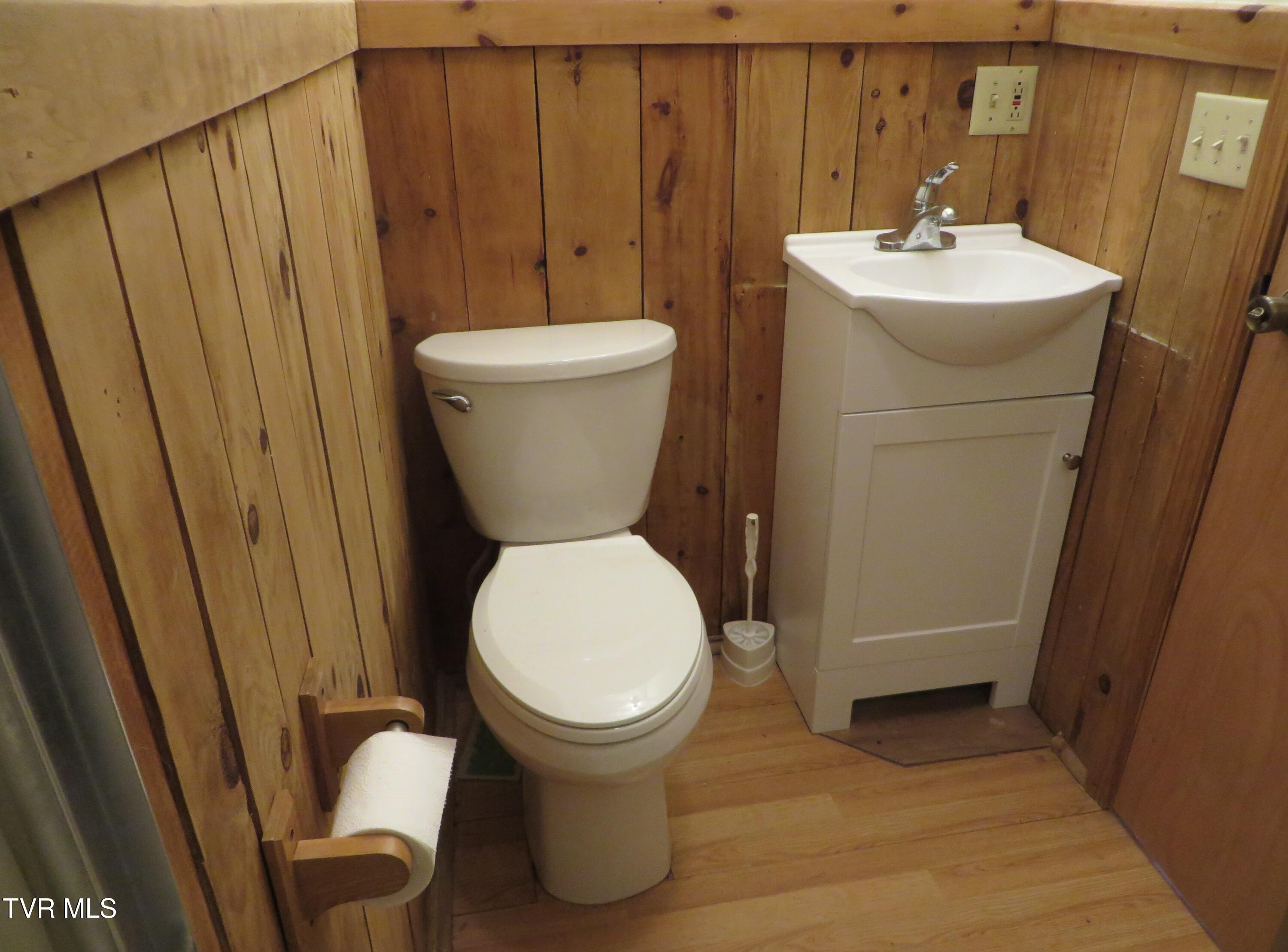 492 Forge Creek Road Mountain City, TN 37683 - Photo 18 of 44 1st bath