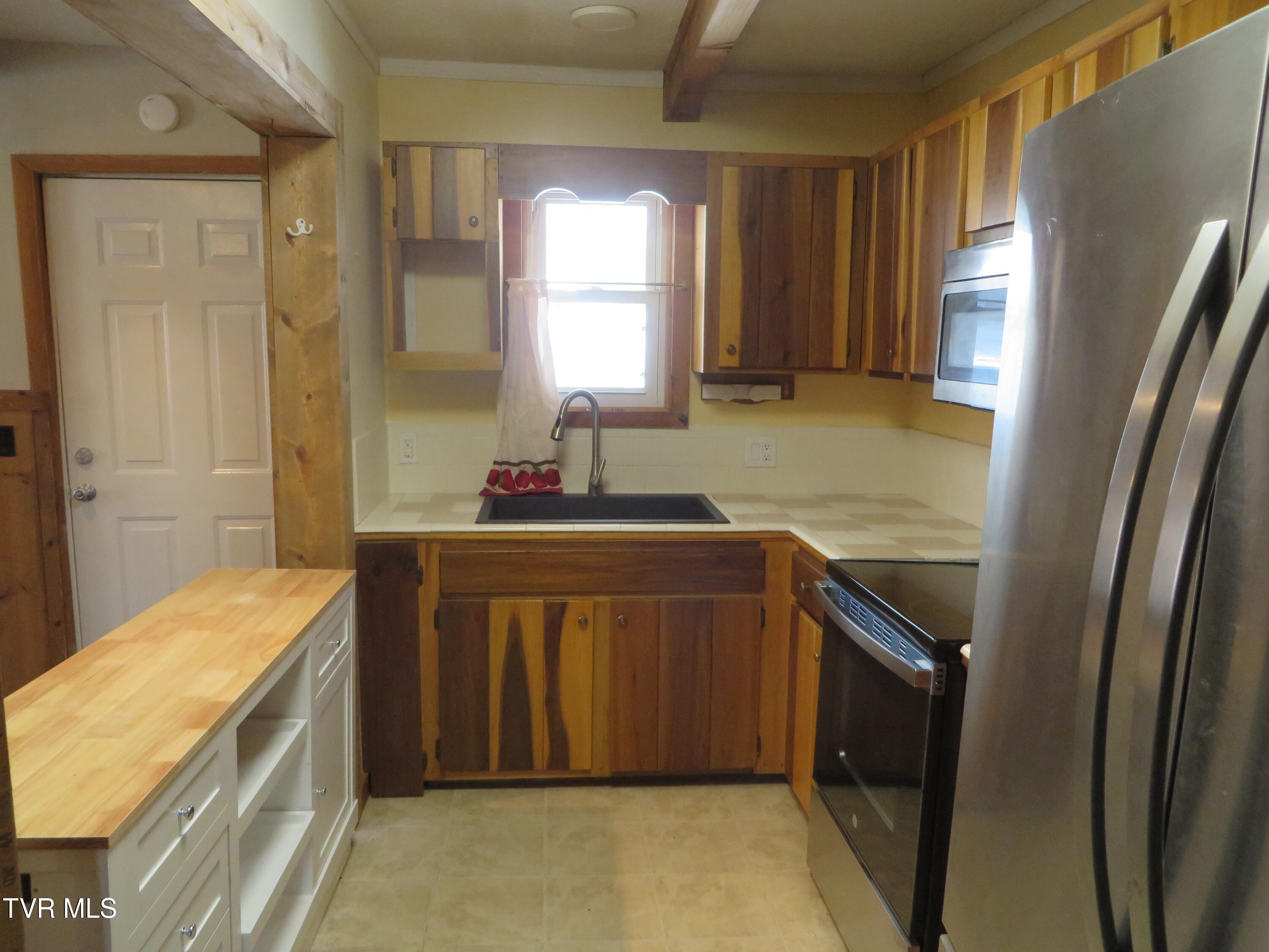 492 Forge Creek Road Mountain City, TN 37683 - Photo 29 of 44 Kitchen close up