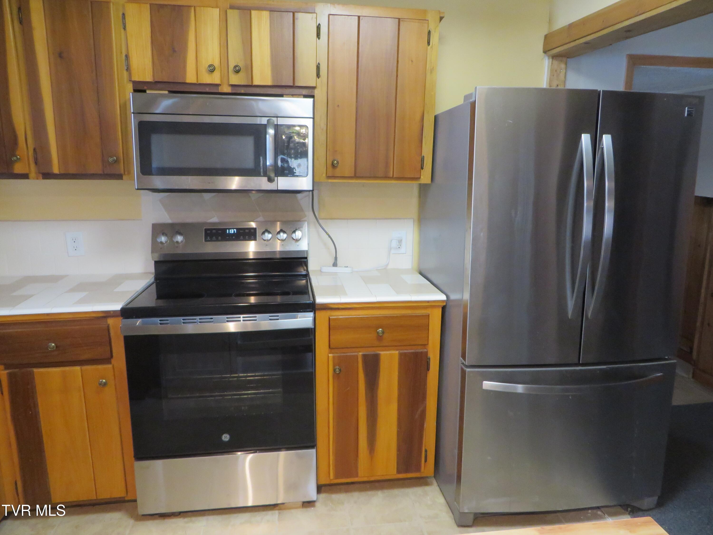 492 Forge Creek Road Mountain City, TN 37683 - Photo 30 of 44 microwave - range