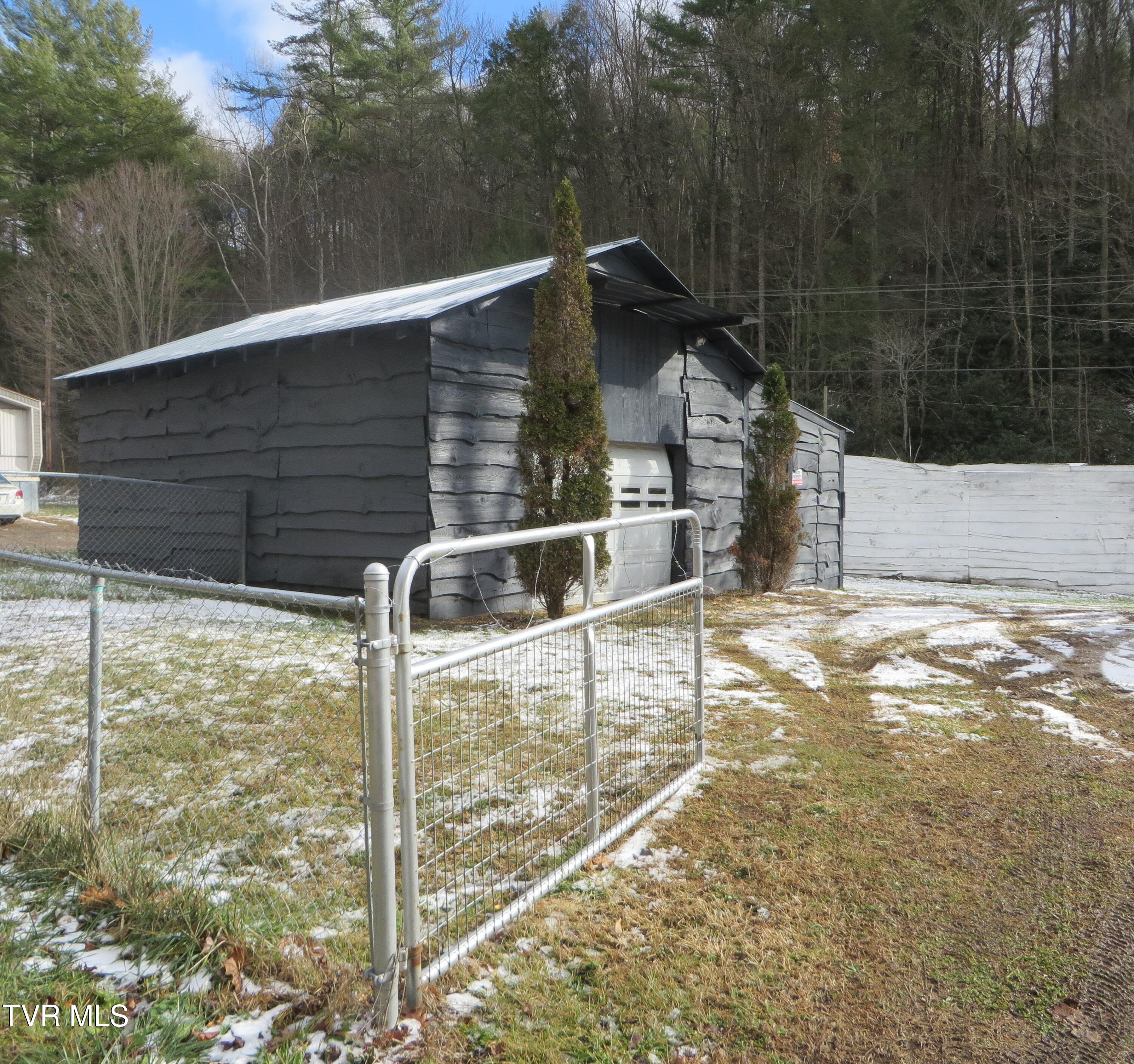 492 Forge Creek Road Mountain City, TN 37683 - Photo 3 of 44 Garage outside 2