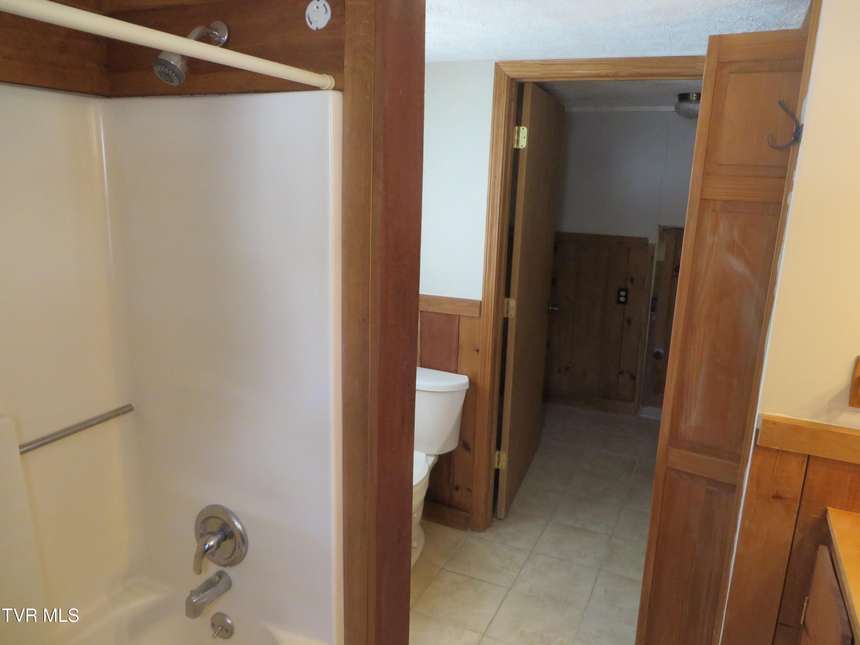 492 Forge Creek Road Mountain City, TN 37683 - Photo 37 of 44 2nd bath