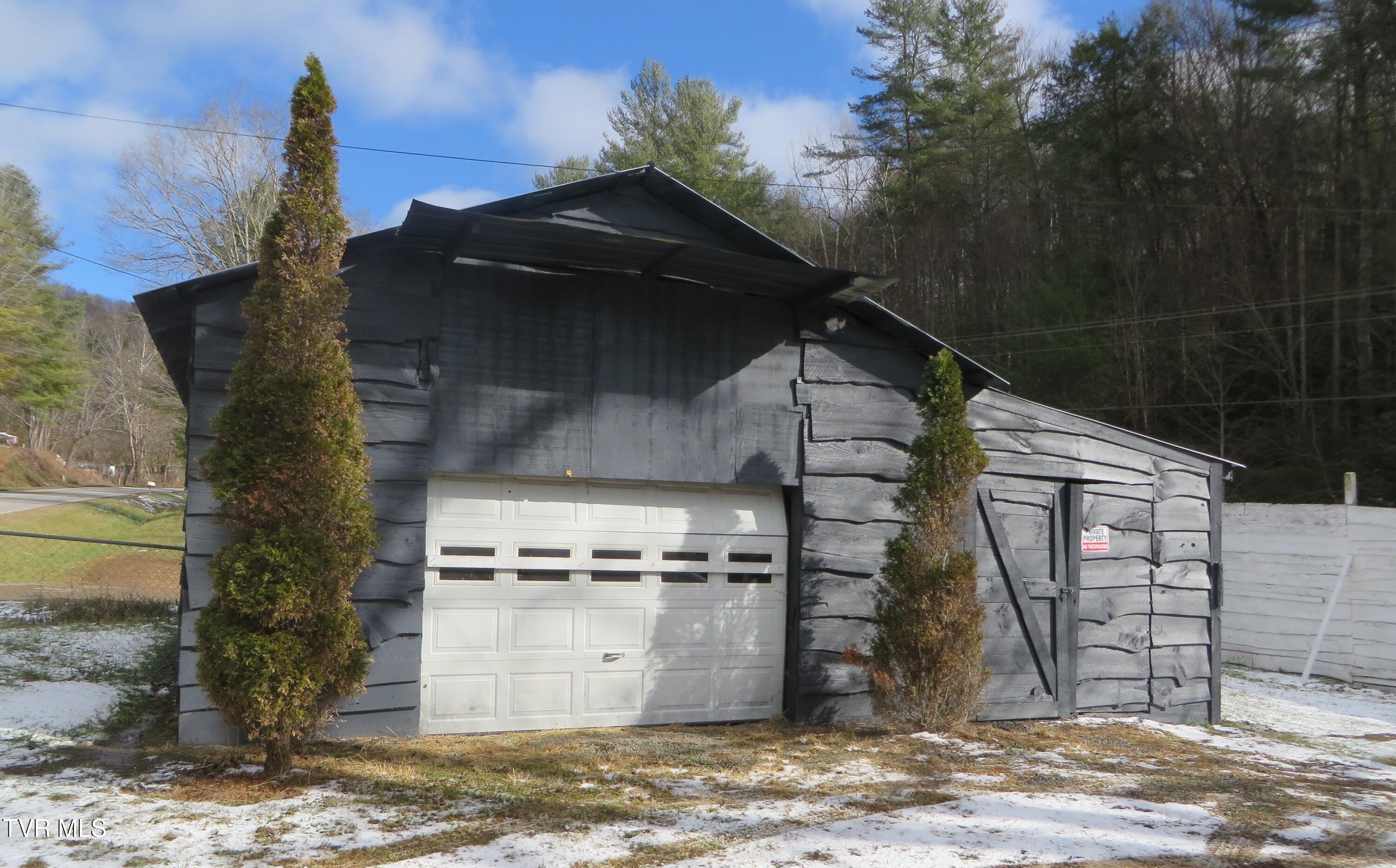 492 Forge Creek Road Mountain City, TN 37683 - Photo 4 of 44 Garage outside 3