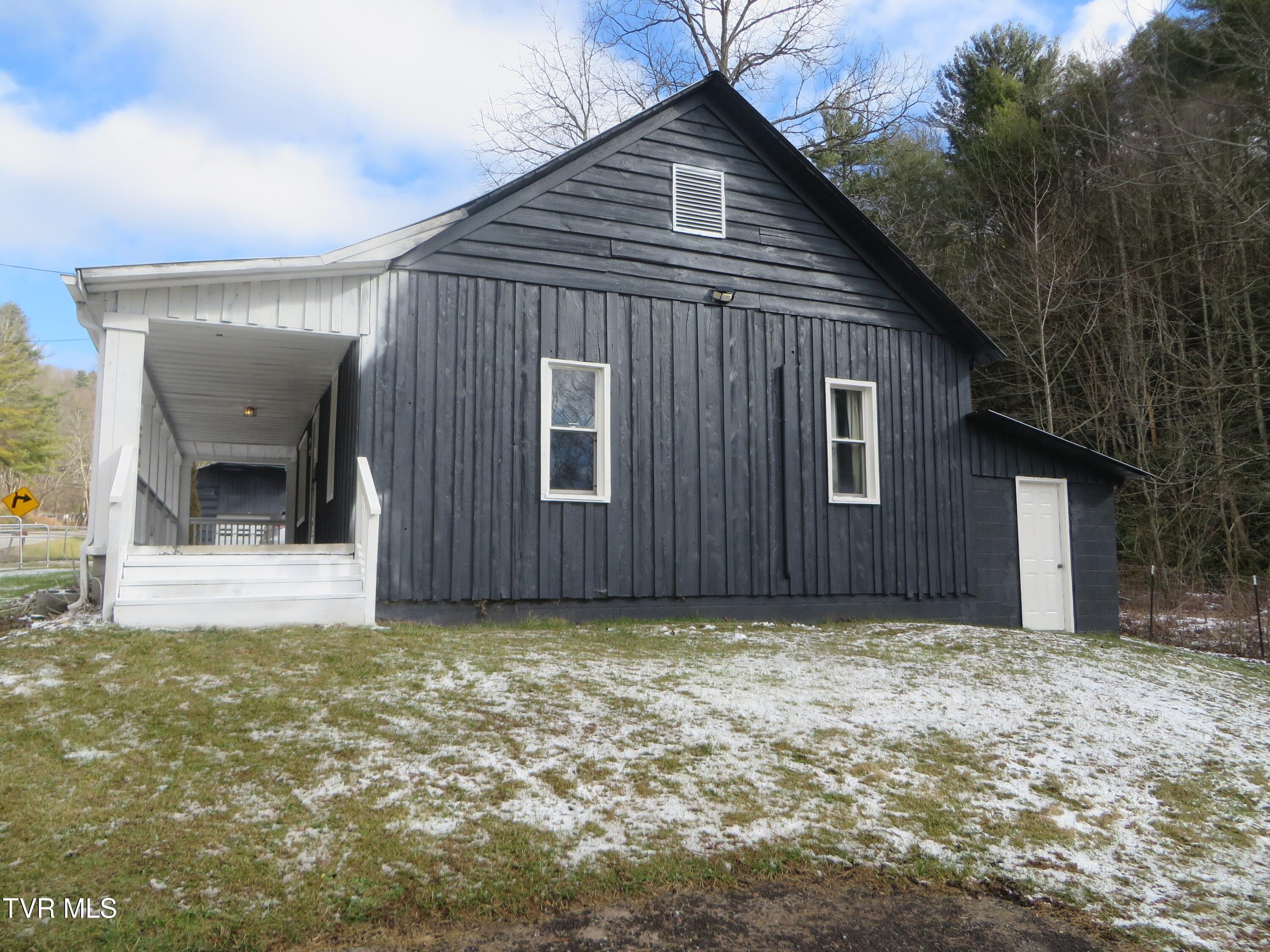 492 Forge Creek Road Mountain City, TN 37683 - Photo 10 of 44 Other side of house