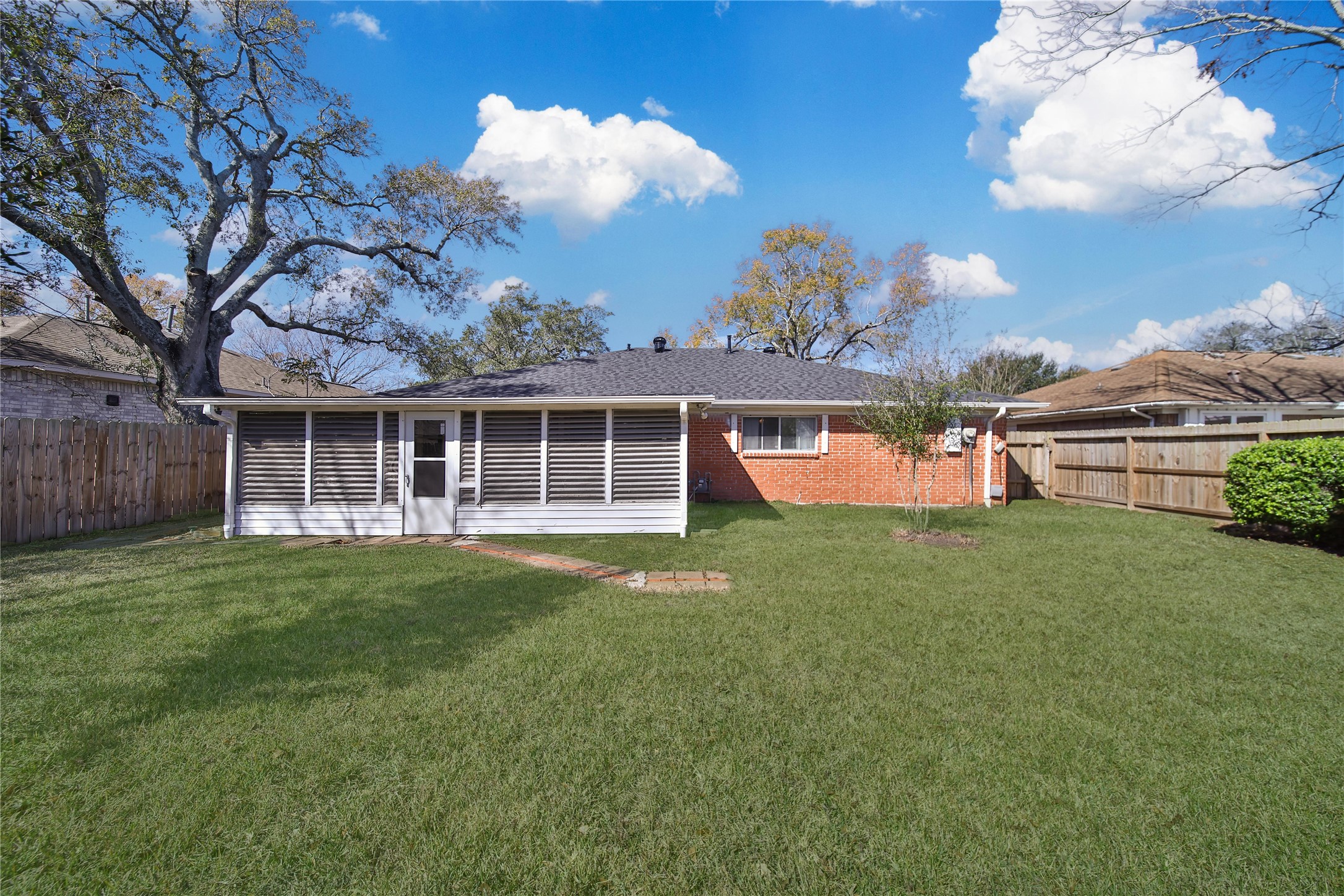 990 Redway Lane Houston, TX 77062 - Photo 4 of 21 Back of home