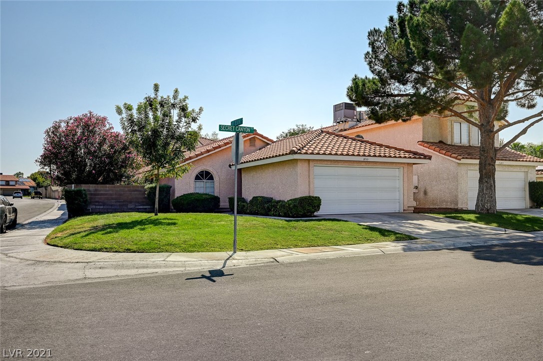 2801 Secret Canyon Road Henderson, NV 89074 - Photo 3 of 42