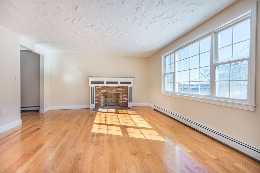 38 Blueberry Hill Road Woburn, MA 01801 - Photo 3 of 38 Gallery Image 3