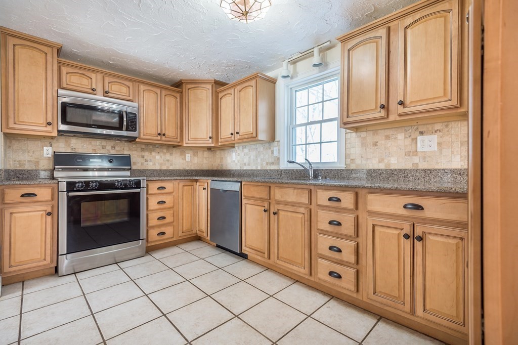 38 Blueberry Hill Road Woburn, MA 01801 - Photo 7 of 38 Gallery Image 7
