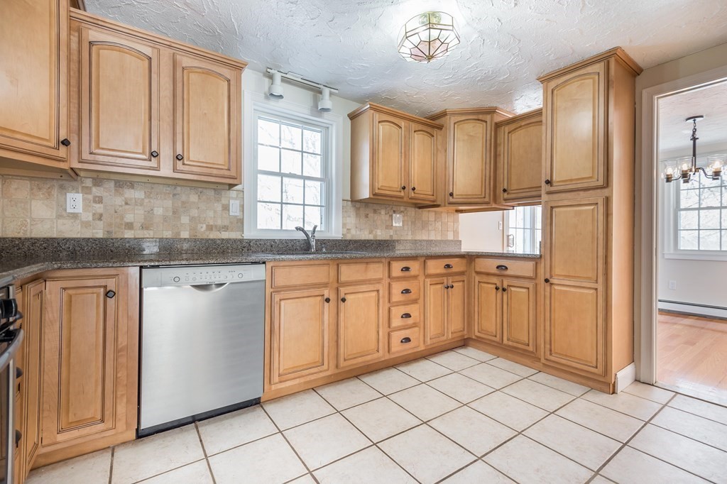 38 Blueberry Hill Road Woburn, MA 01801 - Photo 8 of 38 Gallery Image 8