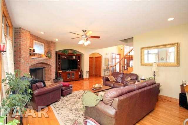 900 East Cruger Road Washington, IL 61571 - Photo 3 of 33 Gallery Image 3