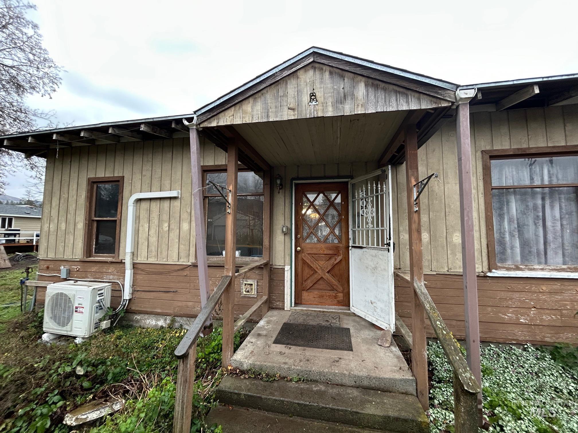 800 Culdesac Avenue Culdesac, ID 83524 - Photo 2 of 29