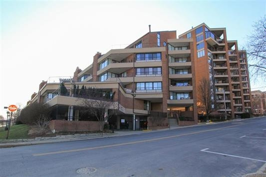 1 Riverside Place, Unit 402 Covington, KY 41011 - Photo 1 of 33 Gallery Image 1
