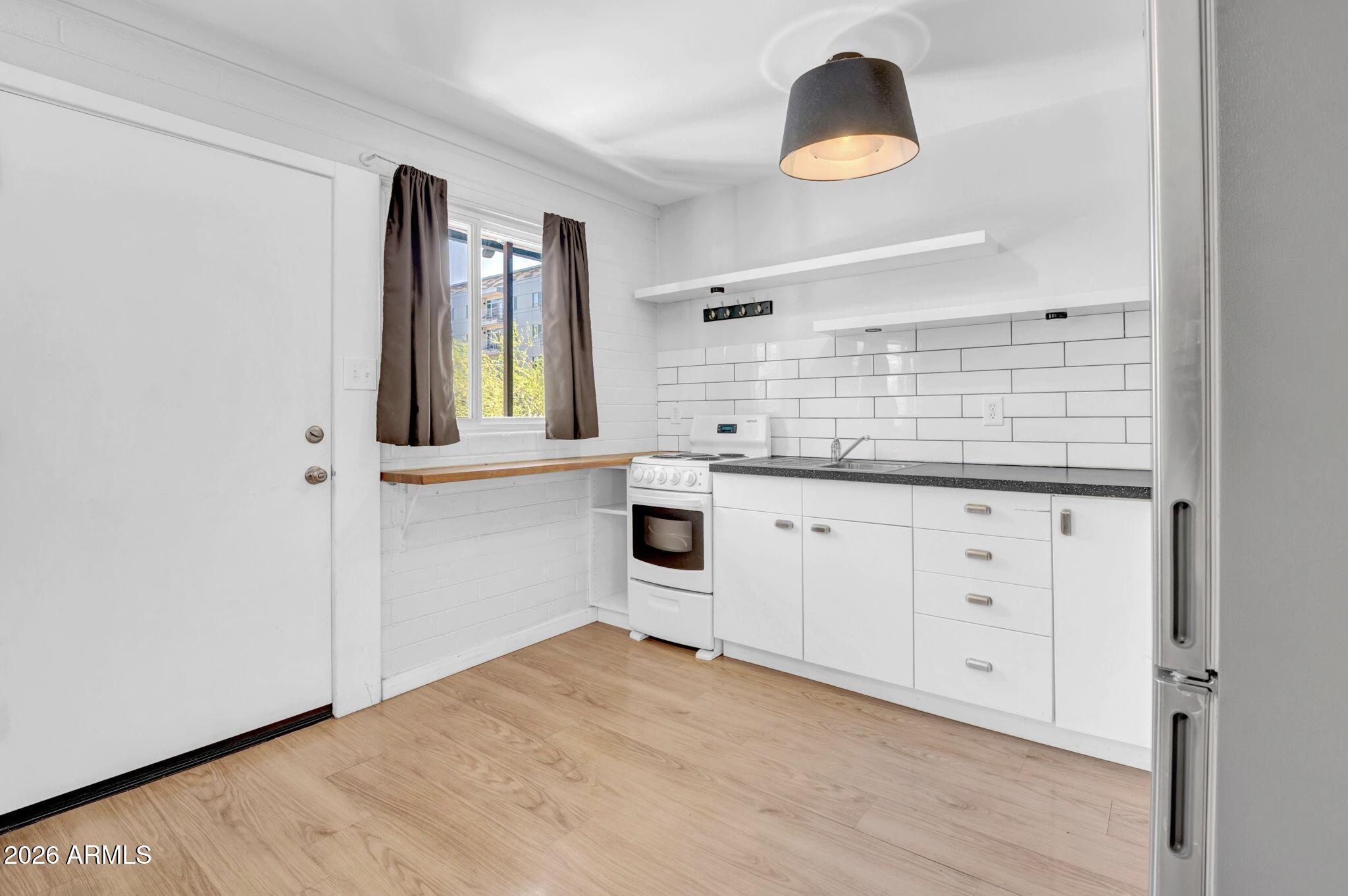 821 North 3rd Street, Unit 1 Phoenix, AZ 85004 - Photo 2 of 10 IMG_2626