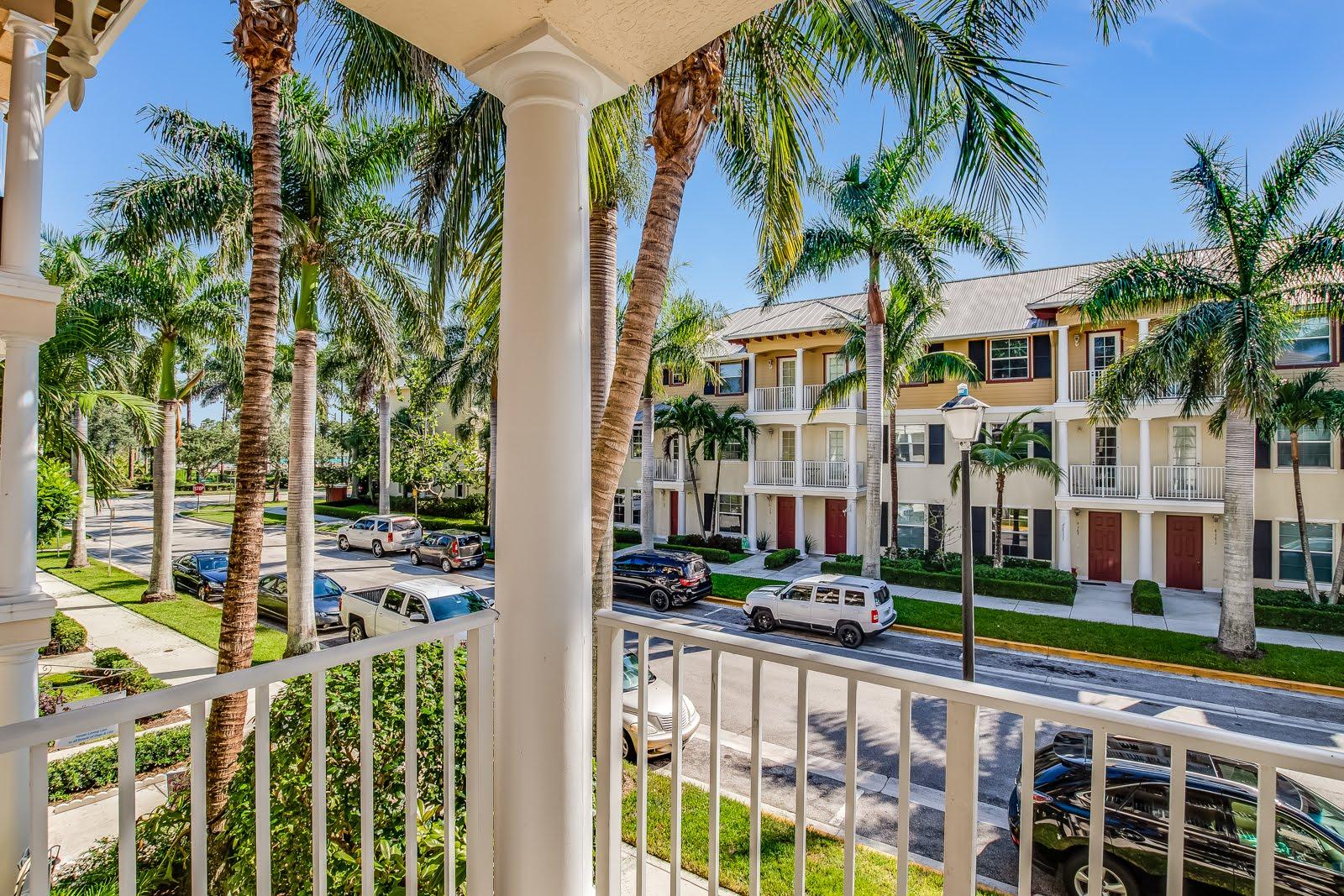 4312 Main Street Jupiter, FL 33458 - Photo 19 of 19 LIVING ROOM BALCONY