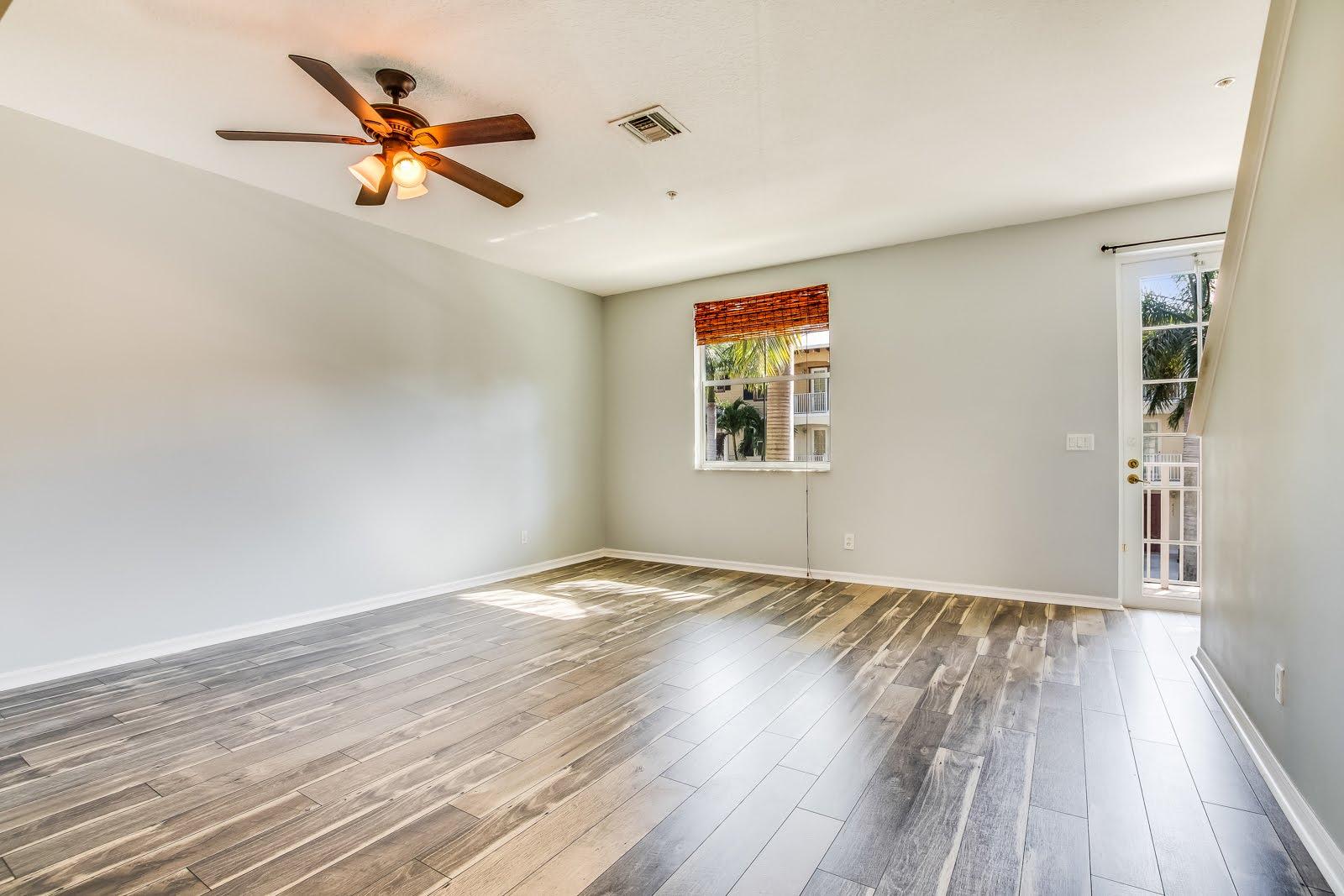 4312 Main Street Jupiter, FL 33458 - Photo 5 of 19 LIVING ROOM