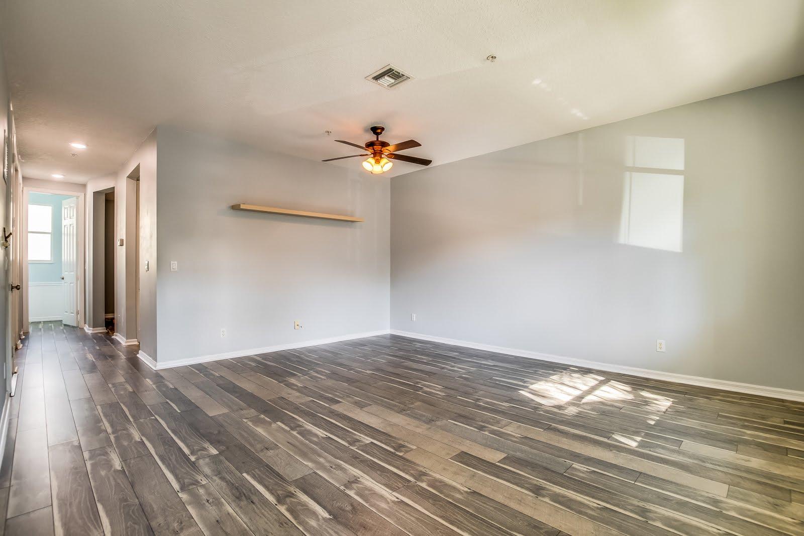4312 Main Street Jupiter, FL 33458 - Photo 6 of 19 LIVING ROOM