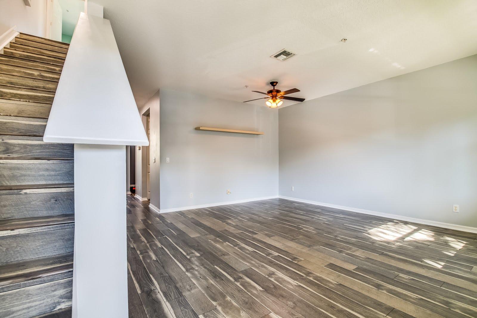 4312 Main Street Jupiter, FL 33458 - Photo 7 of 19 LIVING ROOM