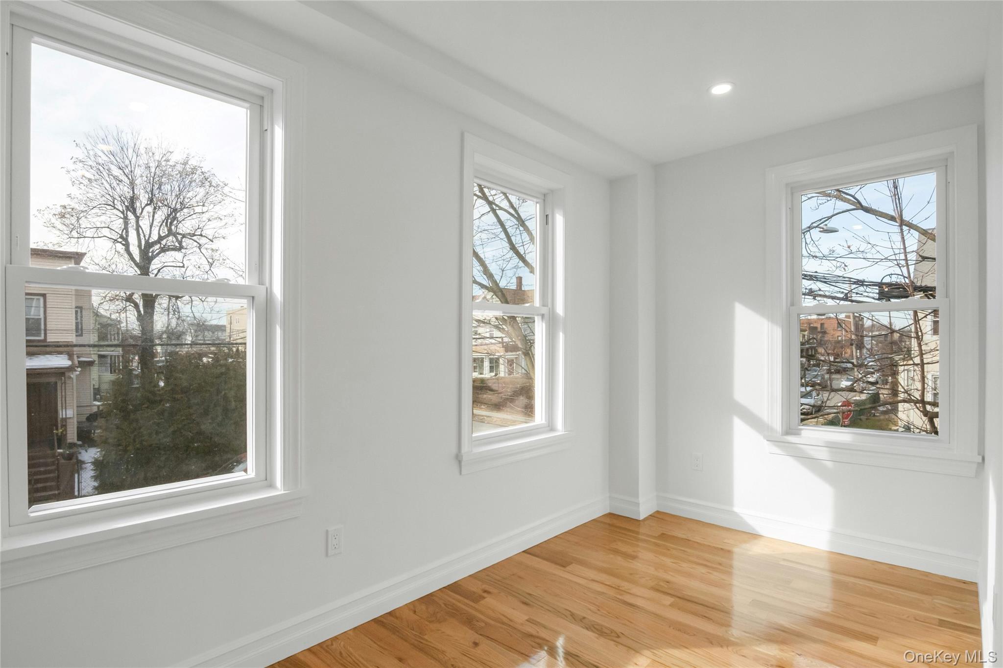 25 Walnut Street New Rochelle, NY 10801 - Photo 13 of 29 a view of an empty room and window