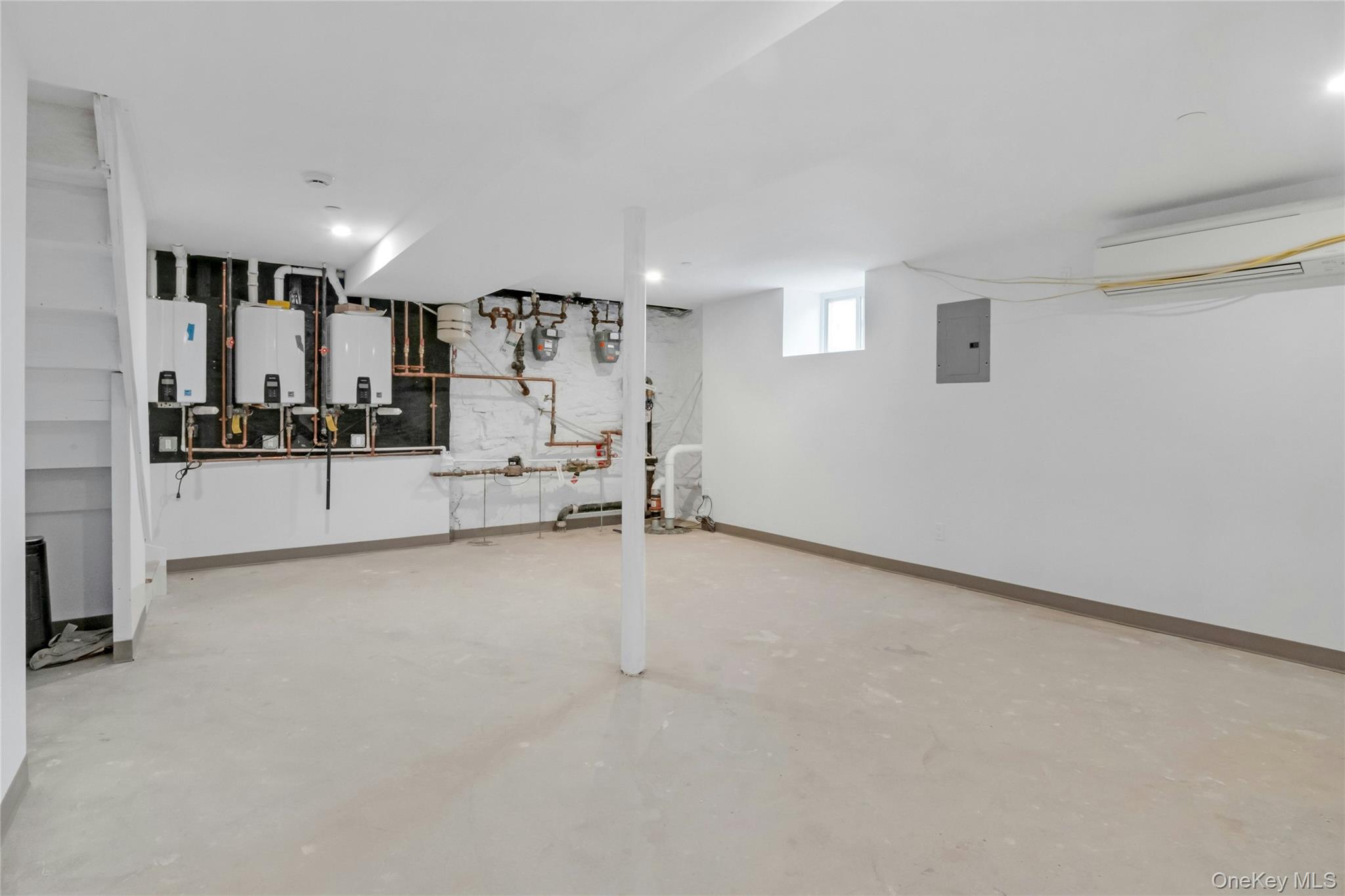 25 Walnut Street New Rochelle, NY 10801 - Photo 21 of 29 a view of a livingroom with furniture