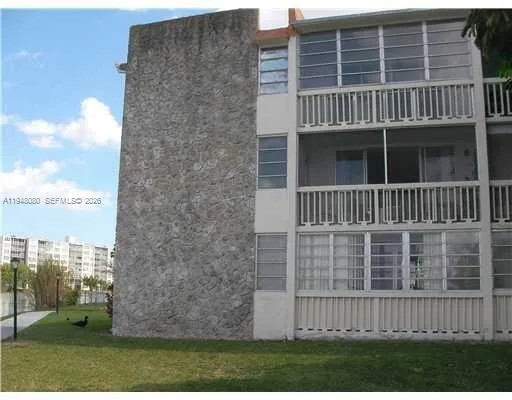 $2,200 | 1591 Northeast Miami Gardens Drive, Unit 205, Miami, FL 33179