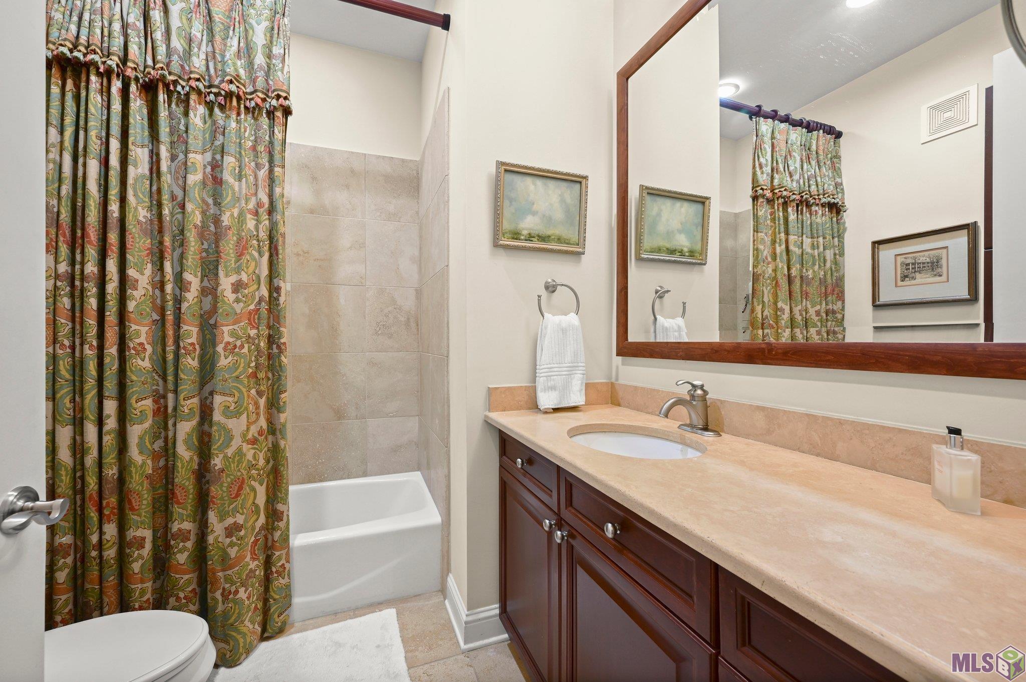 990 Stanford Avenue, Unit 415 Baton Rouge, LA 70808 - Photo 15 of 18 Guest Bath