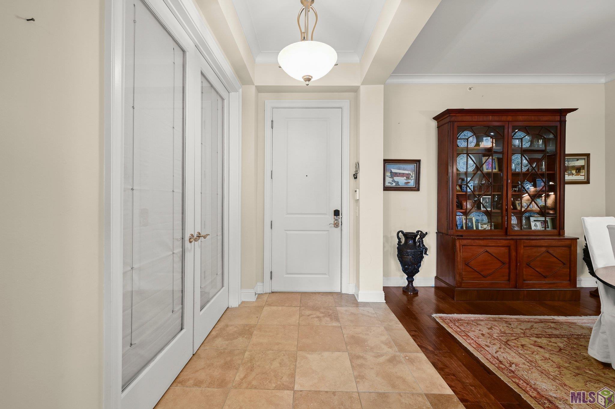 990 Stanford Avenue, Unit 415 Baton Rouge, LA 70808 - Photo 9 of 18 Foyer