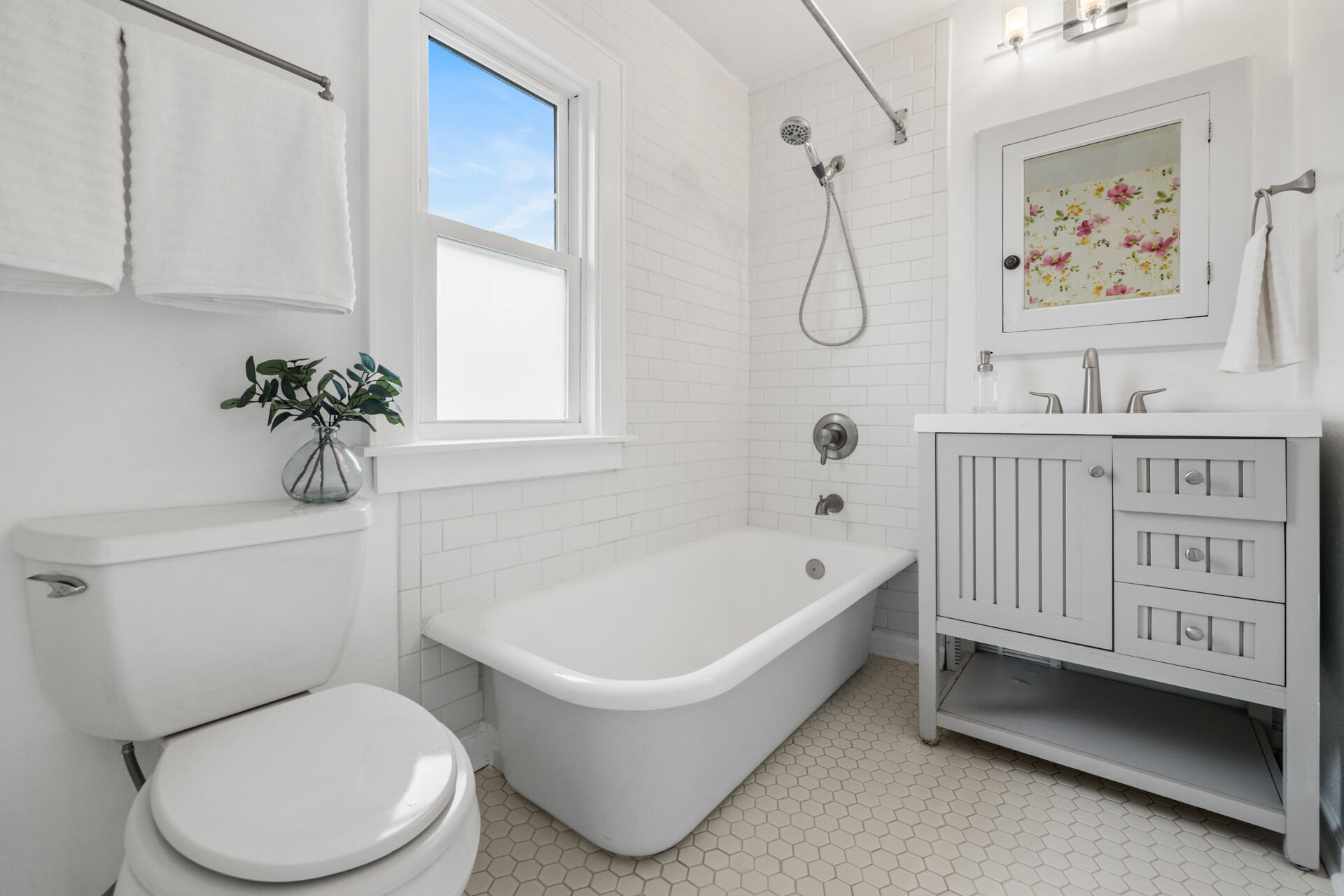 415 South Concord Road Oconomowoc, WI 53066 - Photo 23 of 39 Charming bath with shower.