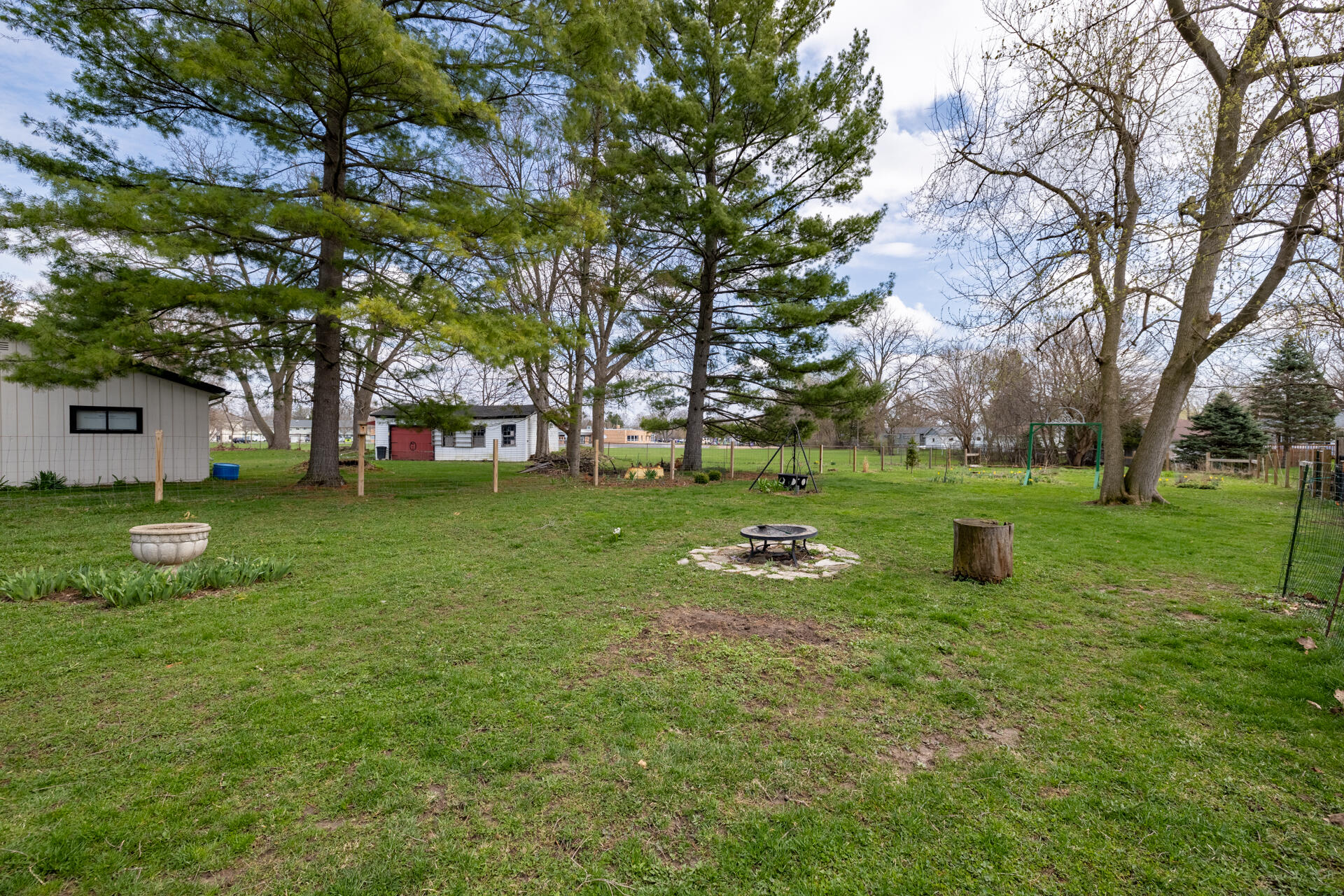 415 South Concord Road Oconomowoc, WI 53066 - Photo 35 of 39 A backyard fire pit offers the perfect spot to enjoy cool evenings.