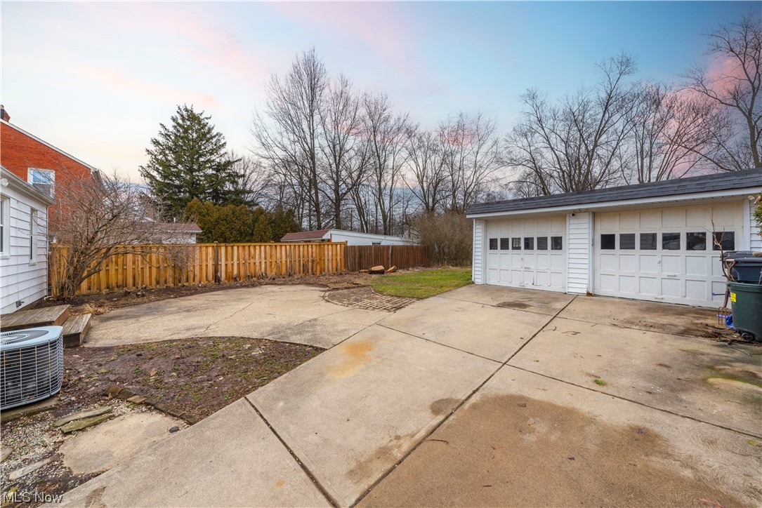 1187 Churchill Road Cleveland, OH 44124 - Photo 4 of 25