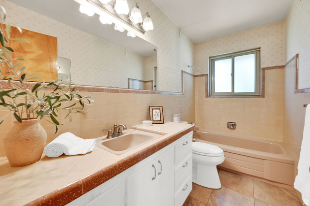 1783 South 500 East Bountiful, UT 84010 - Photo 14 of 30 Full bath