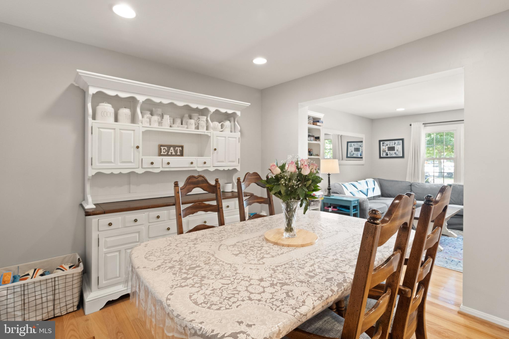 8573 Tyrolean Way Springfield, VA 22153 - Photo 7 of 32 a view of a dining room with furniture