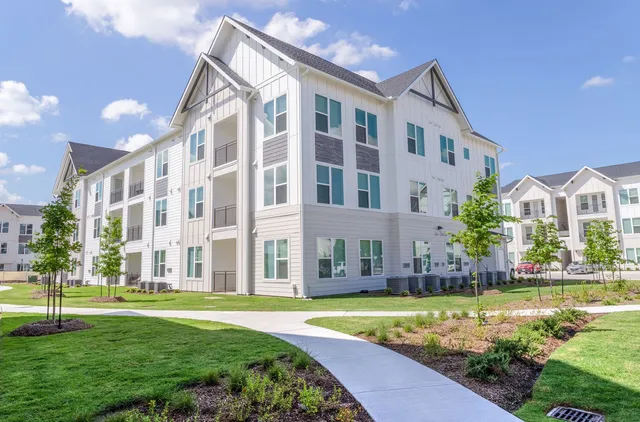 $1,817 | 13939 Hillcroft Avenue, Unit 4201, Houston, TX 77085