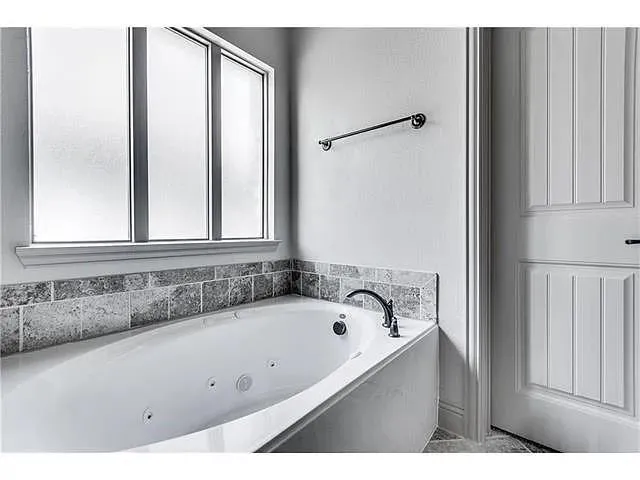 $2,400 | 908 Lake Meadow Lane, Little Elm, TX 75068