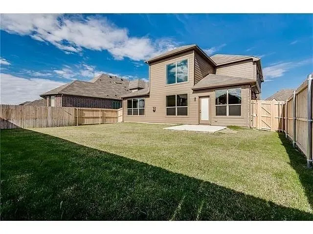 $2,400 | 908 Lake Meadow Lane, Little Elm, TX 75068