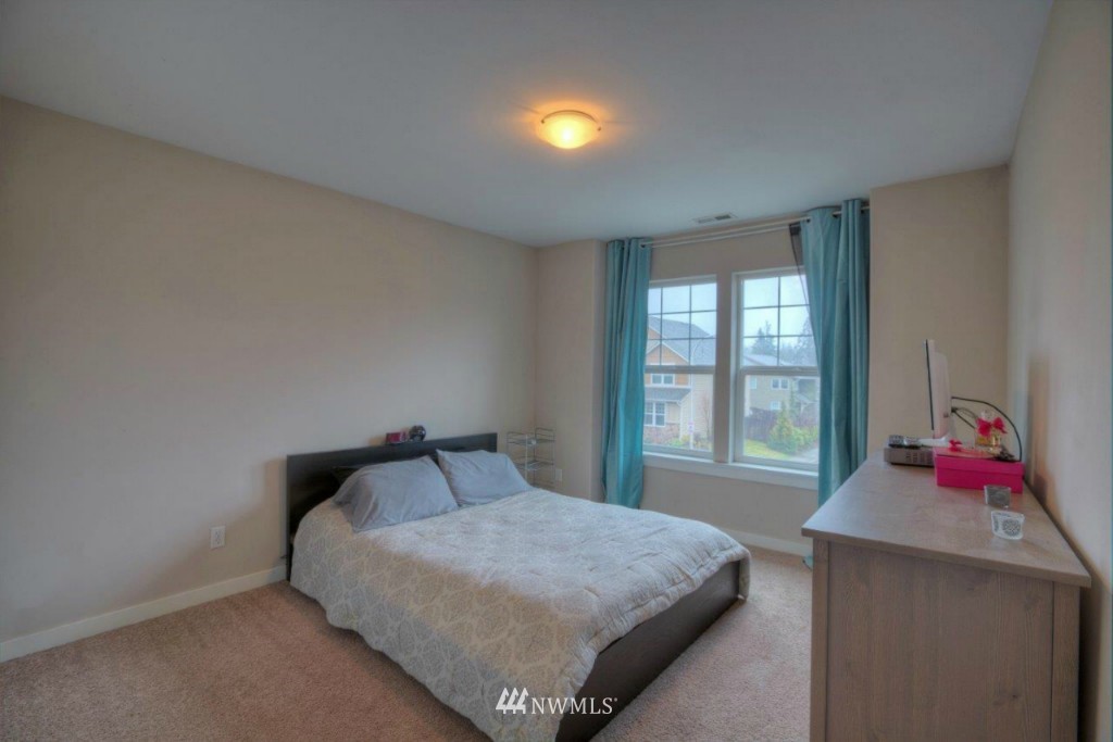 5105 Northeast 7th Place Renton, WA 98059 - Photo 14 of 17 Gallery Image 14