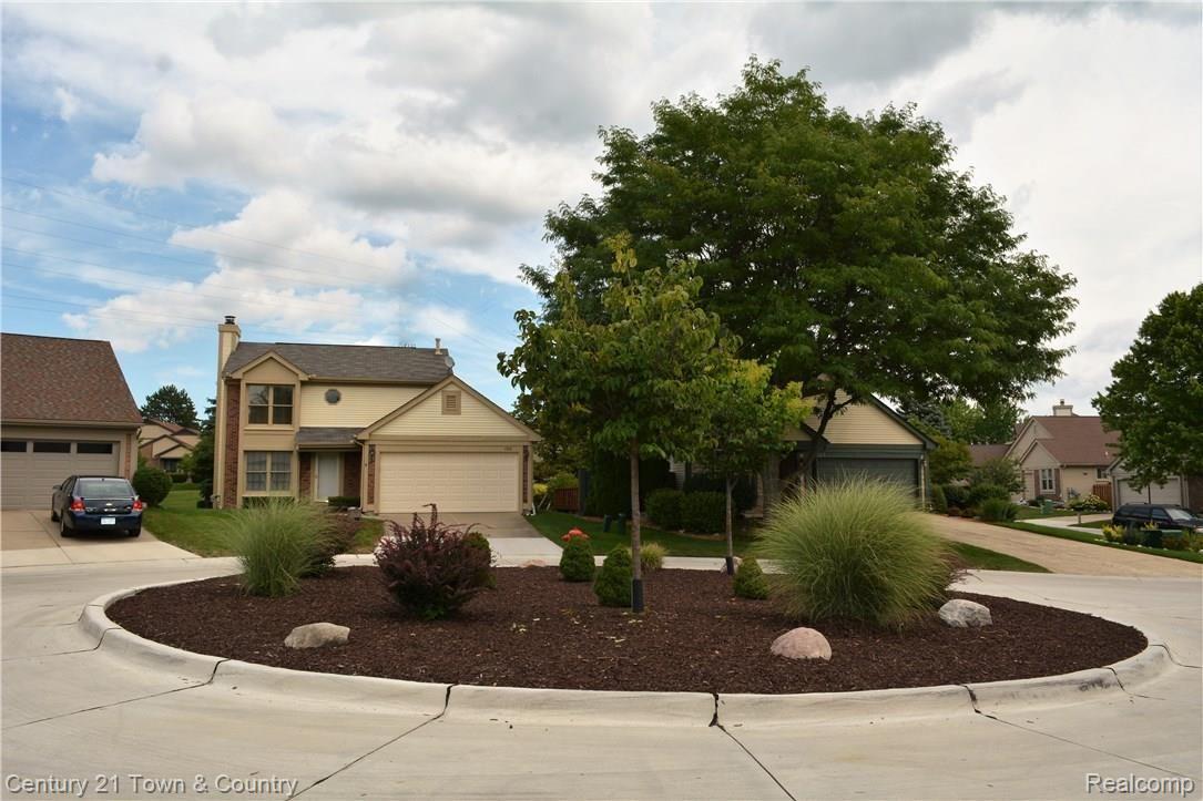 1521 Colony Drive Rochester, MI 48307 - Photo 8 of 37 Exterior painted 2015