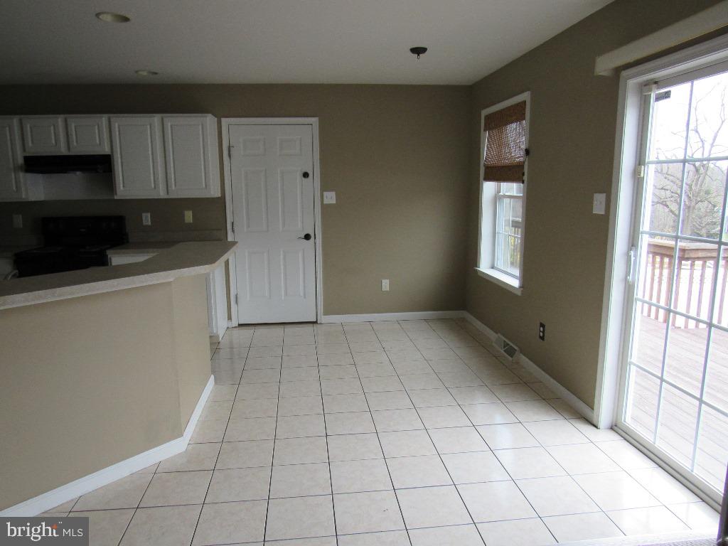1597 Peony Road Lancaster, PA 17602 - Photo 11 of 35 Gallery Image 11