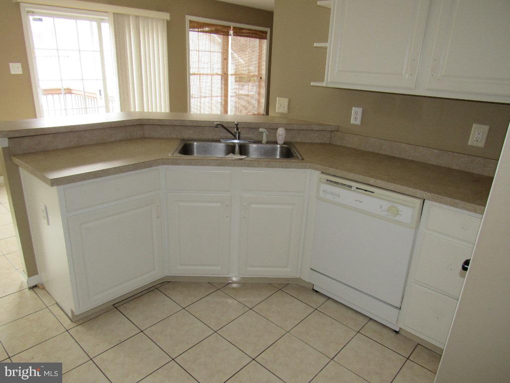 1597 Peony Road Lancaster, PA 17602 - Photo 9 of 35 Gallery Image 9
