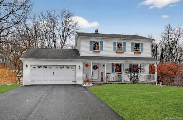 a bunch of flowers in the house