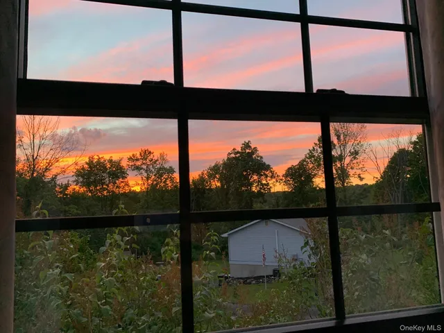 $525,000 | 6 Wayne Drive, Middletown, NY 10940