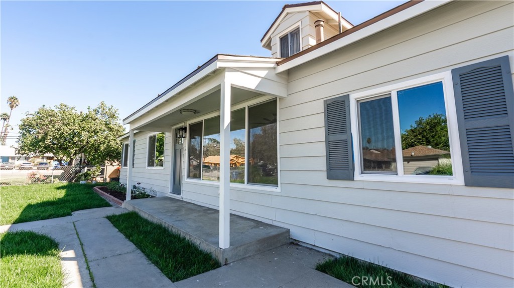 7516 San Juan Avenue Riverside, CA 92504 - Photo 34 of 43 a front view of a house with garden
